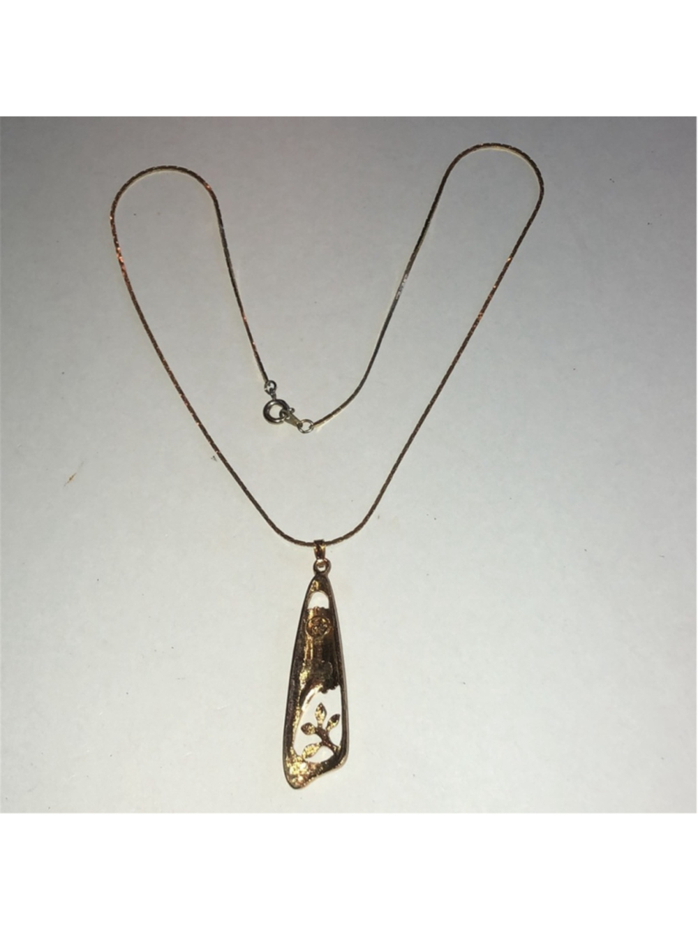 Angel Brand Signed Vintage Gold Tone Floral Pendant Necklace - Picture 6 of 8
